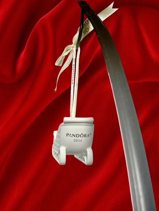 NEW Pandora 2014 Limited Edition Unforgettable Moments Porcelain Sleigh Ornament main image 8
